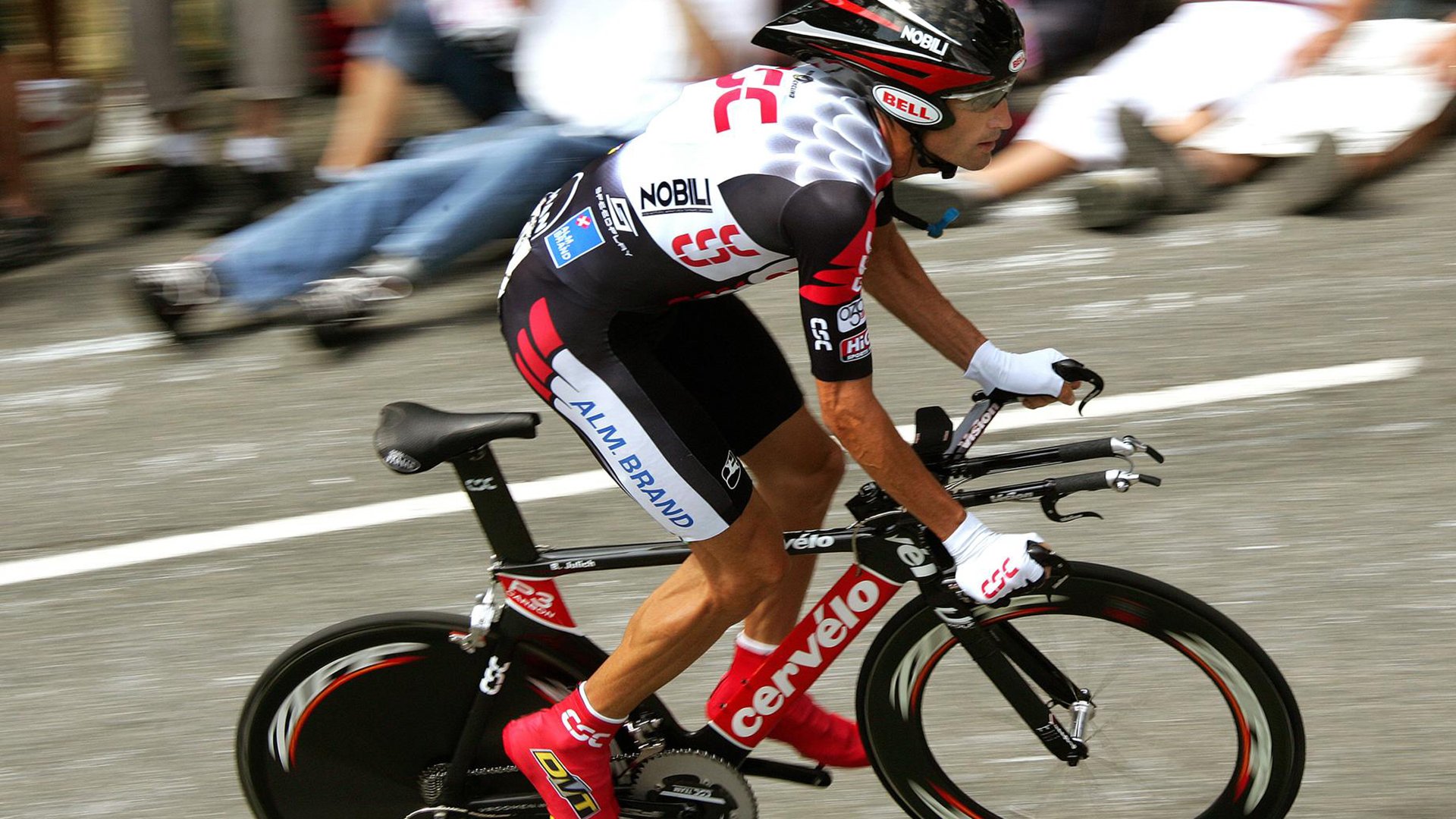 九游app官网下载-线上社区：车迷互动讨论火热展开，车迷频道宣传片